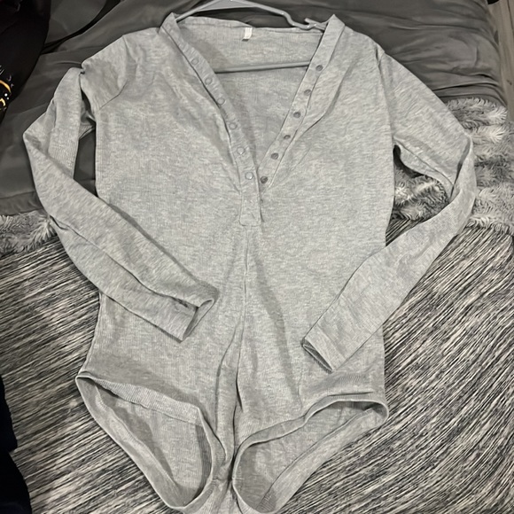 Cozy snap romper new with out tags - Picture 7 of 8